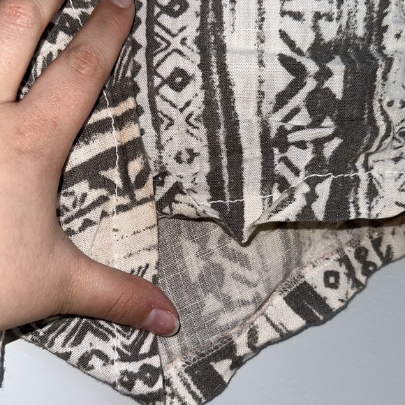 Cali 1850 Los Angeles Tribal Print Shorts Size L with front and back pockets! - Picture 6 of 10